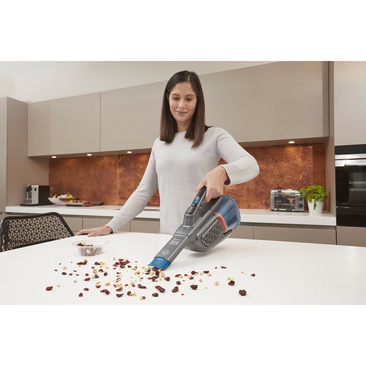 Handdammsugare Black & Decker BHHV320J 24 W